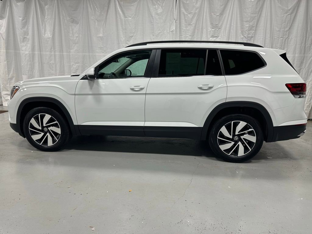 Used 2025 Volkswagen Atlas SE image 4