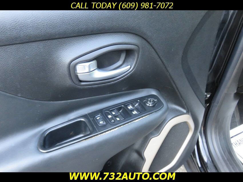 Used 2015 Jeep Renegade Limited w/ Trailer Tow Group AWD/4WD image 36