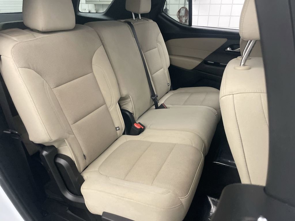 Used 2023 Chevrolet Traverse LS image 19