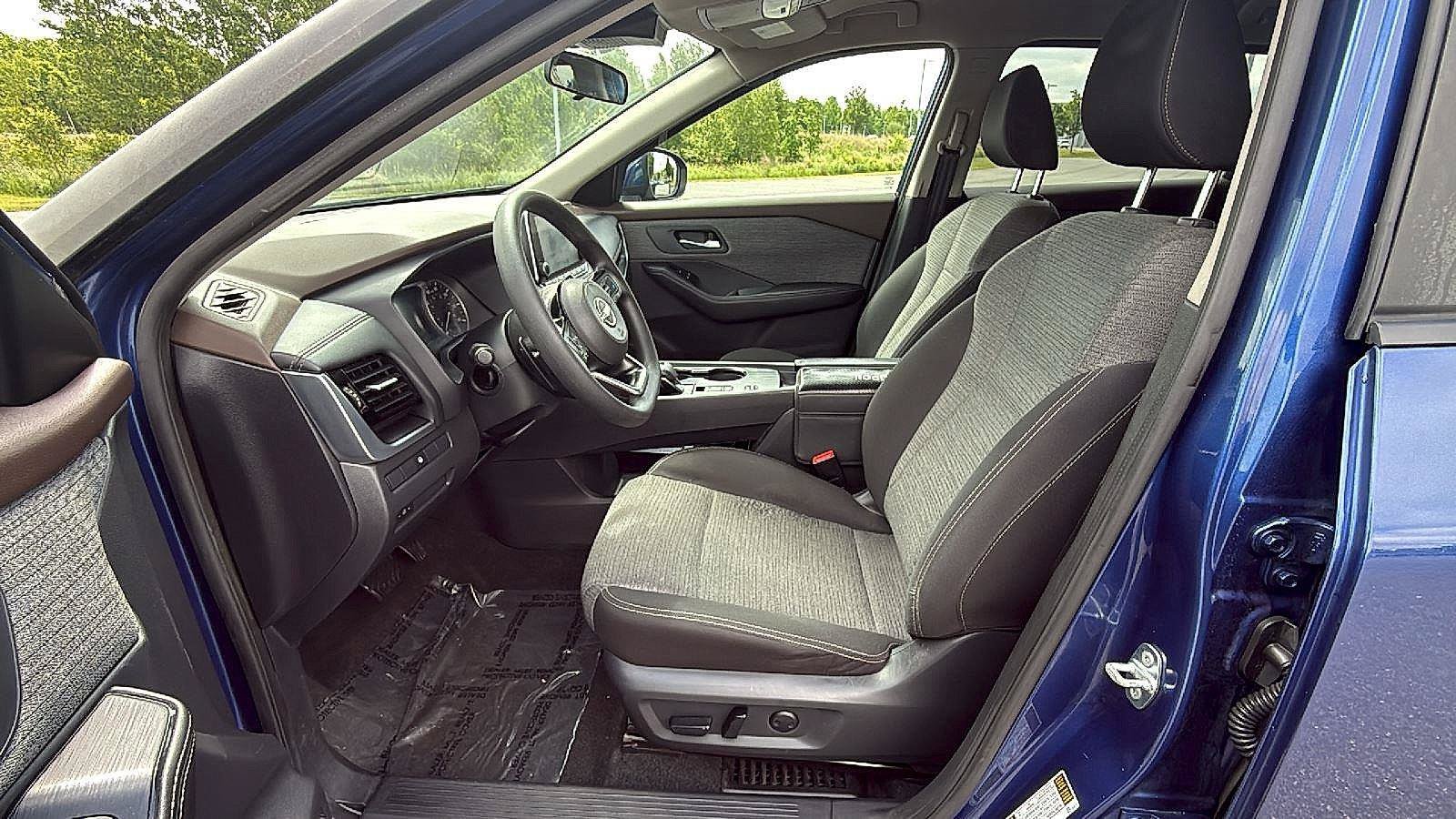 Used 2022 Nissan Rogue SV FWD image 25