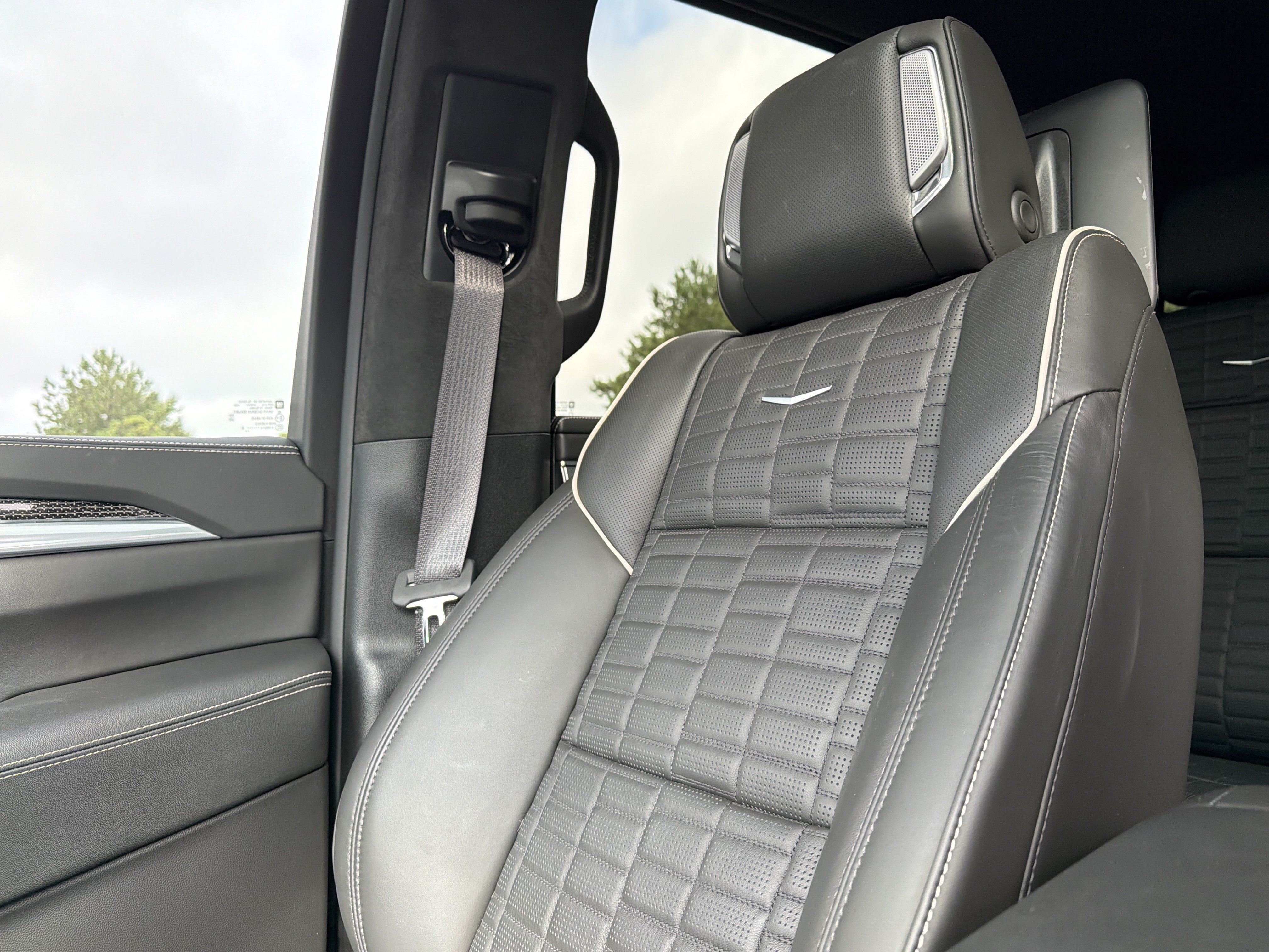 Used 2025 Cadillac Escalade V AWD/4WD image 26