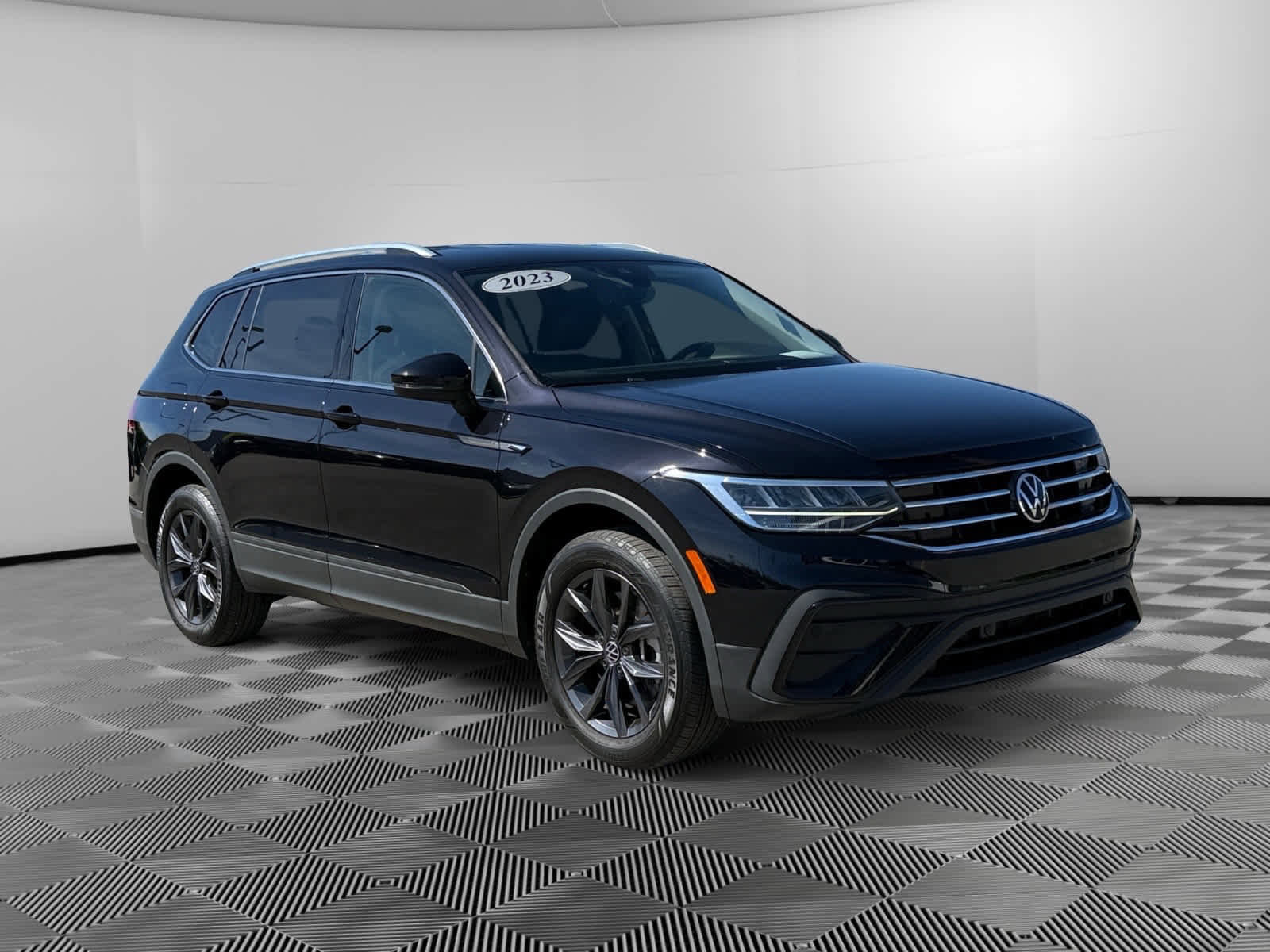 Used 2023 Volkswagen Tiguan SE FWD image 7