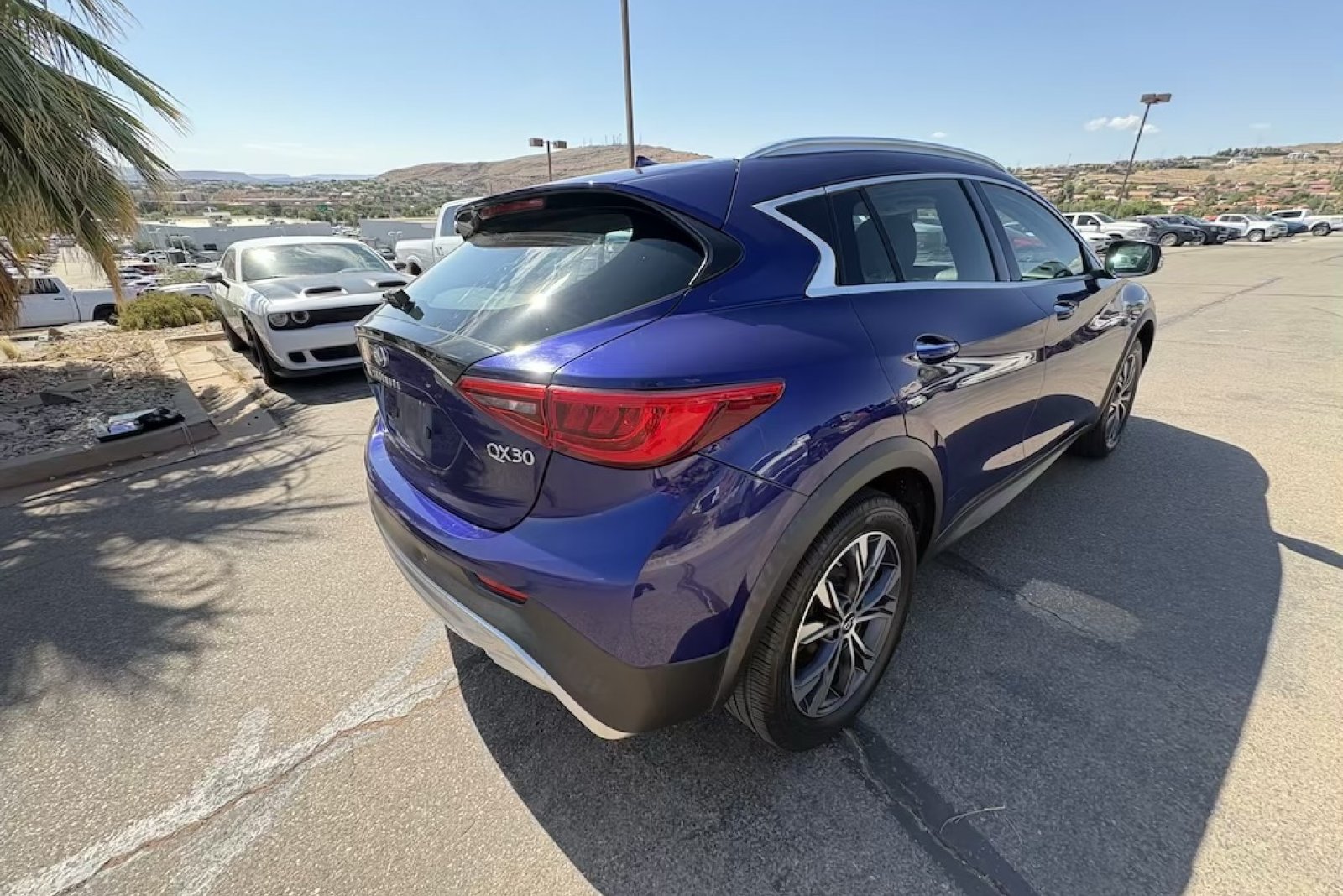 Used 2017 INFINITI QX30 Premium w/ Navigation Package AWD/4WD image 5