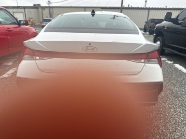 Used 2024 Hyundai Elantra SEL image 12
