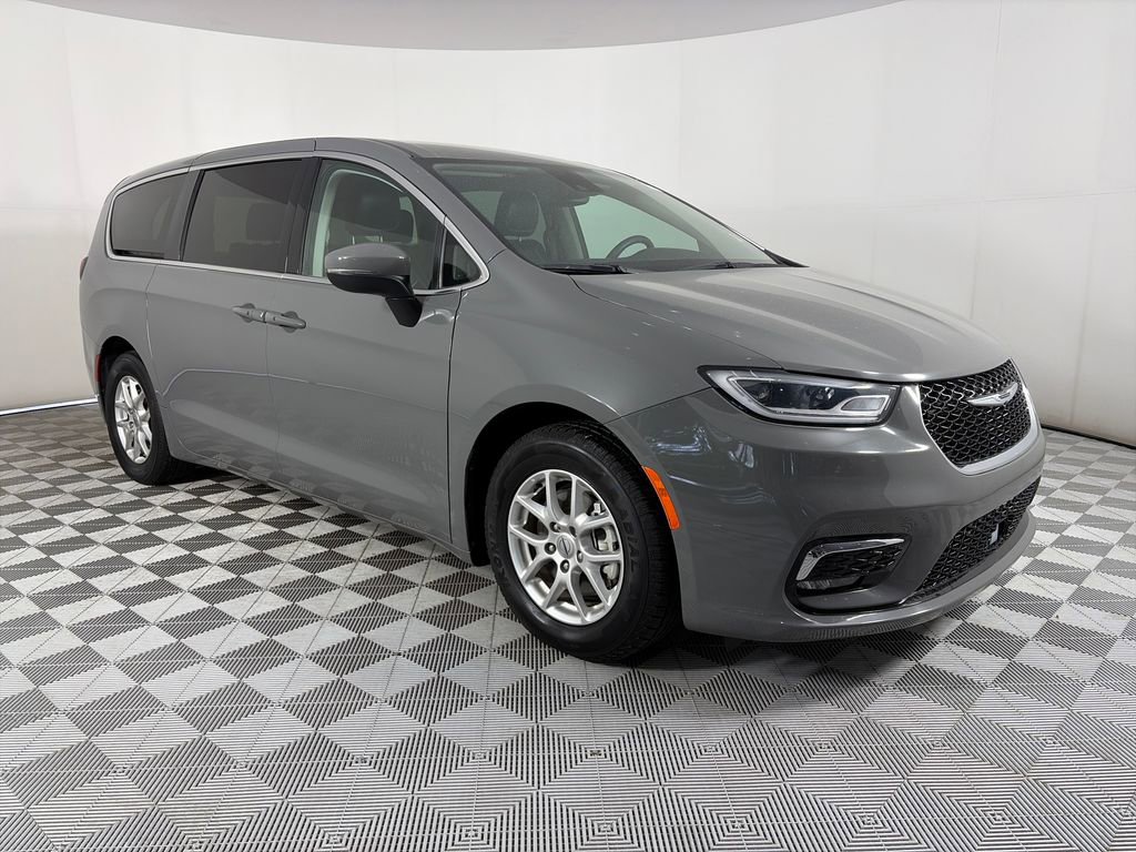 Used 2023 Chrysler Pacifica Touring-L