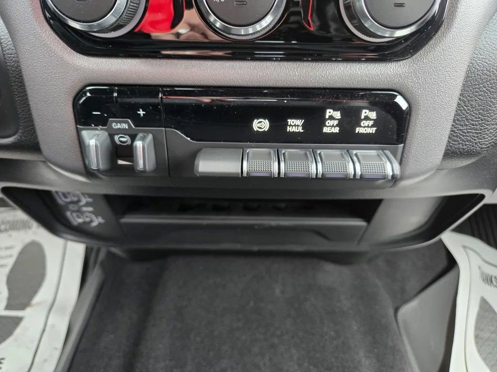 New 2026 RAM 3500 Big Horn AWD/4WD image 24