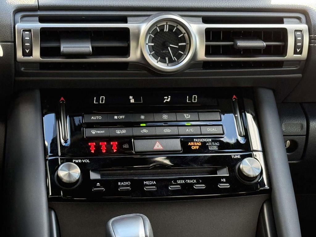 Used 2022 Lexus IS 300 AWD image 19