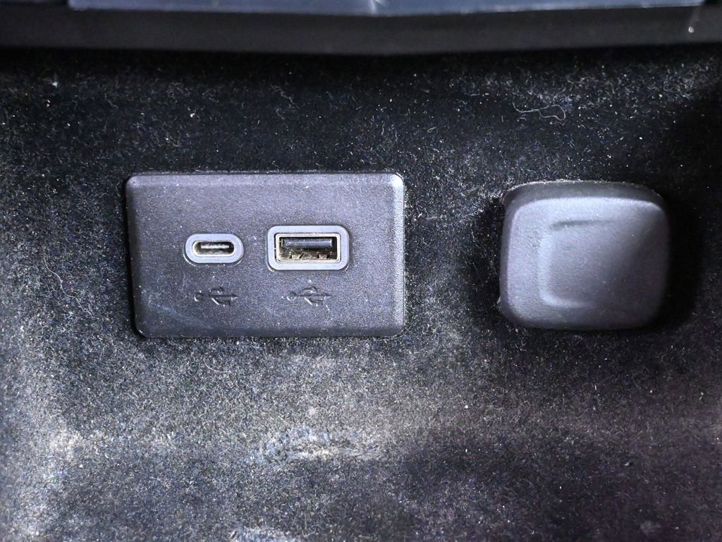 Used 2019 Cadillac XT4 Premium Luxury w/ Cold Weather Package image 18