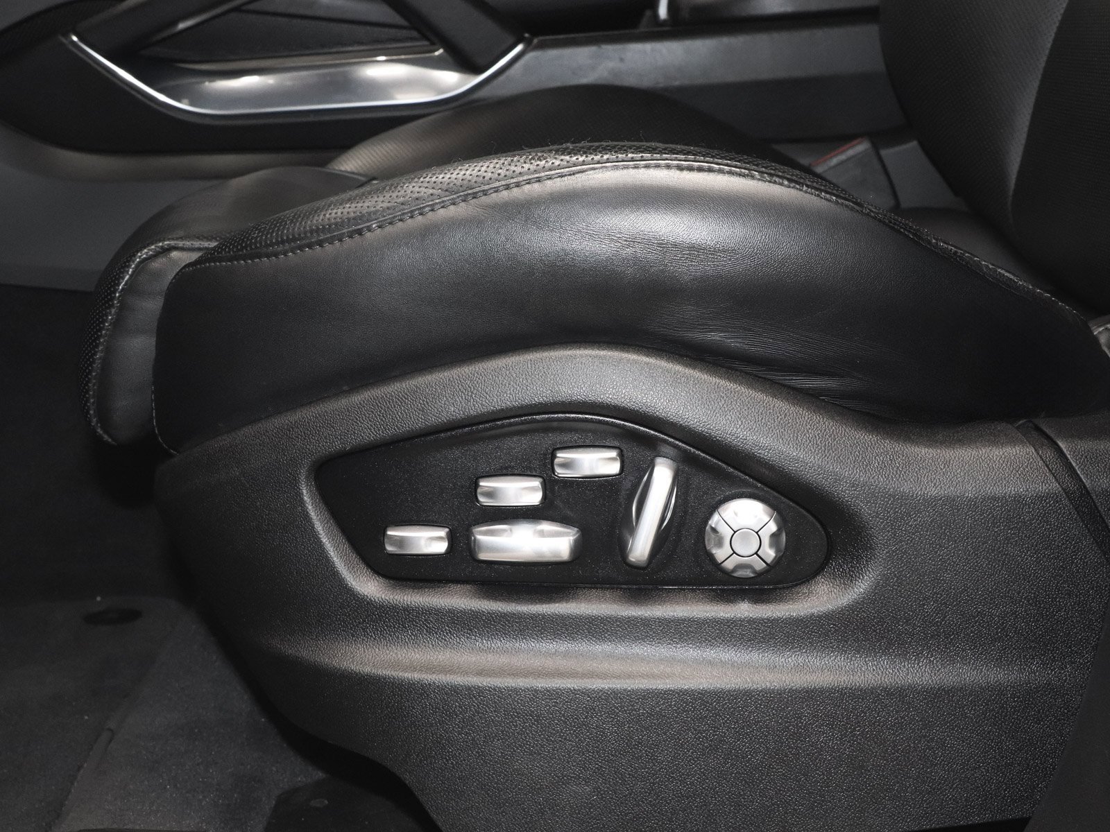 Used 2020 Porsche Cayenne Turbo image 21