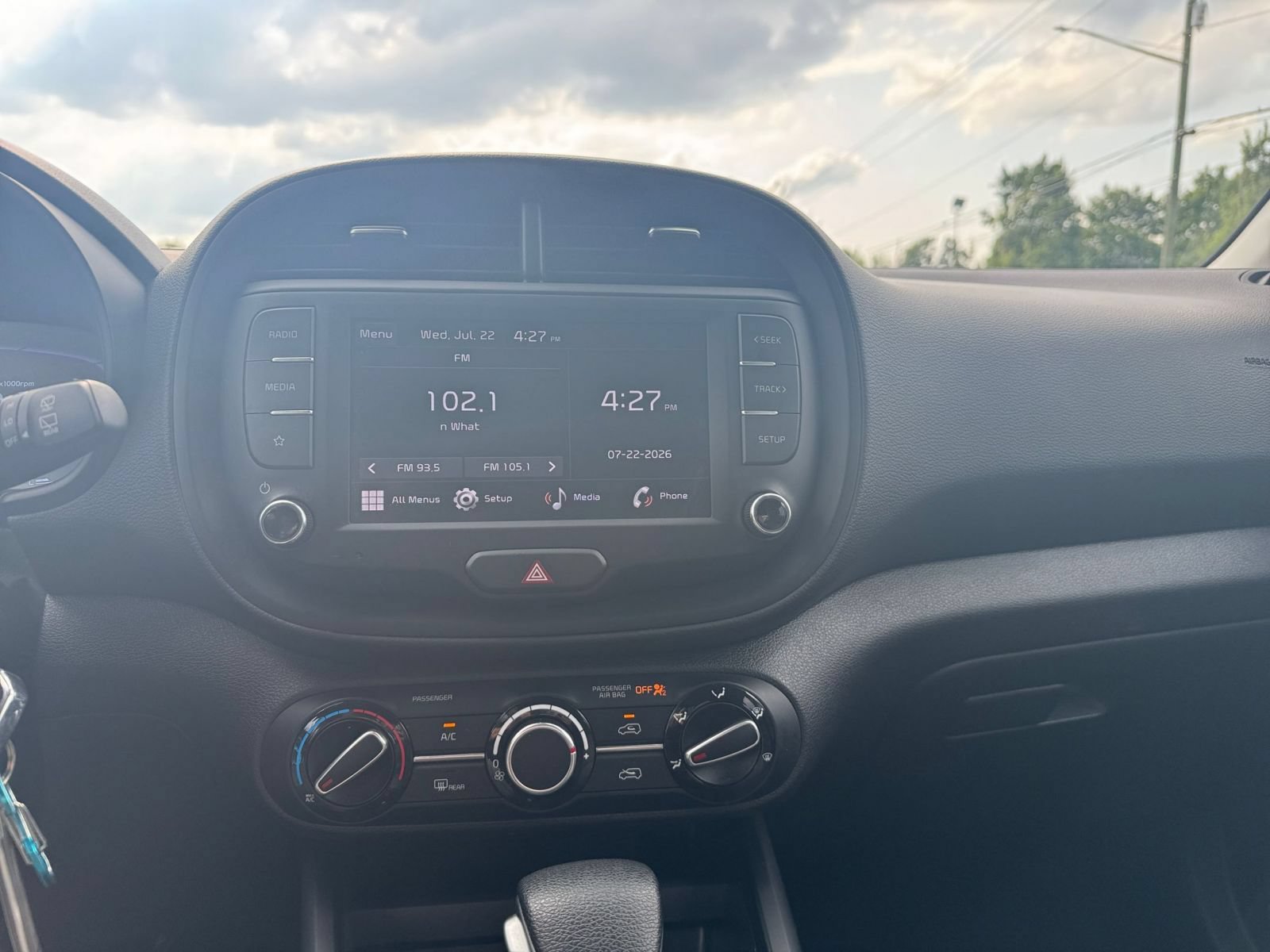 Used 2025 Kia Soul LX w/ LX Technology Package FWD image 17