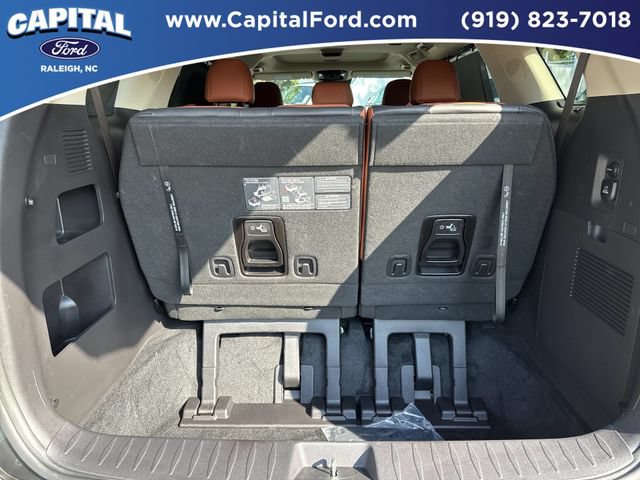 Used 2025 Kia Carnival SX FWD image 16
