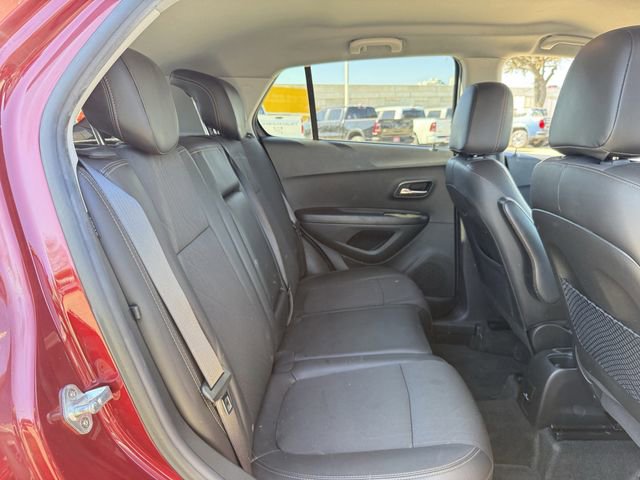 Used 2021 Chevrolet Trax LT w/ LT Convenience Package image 30