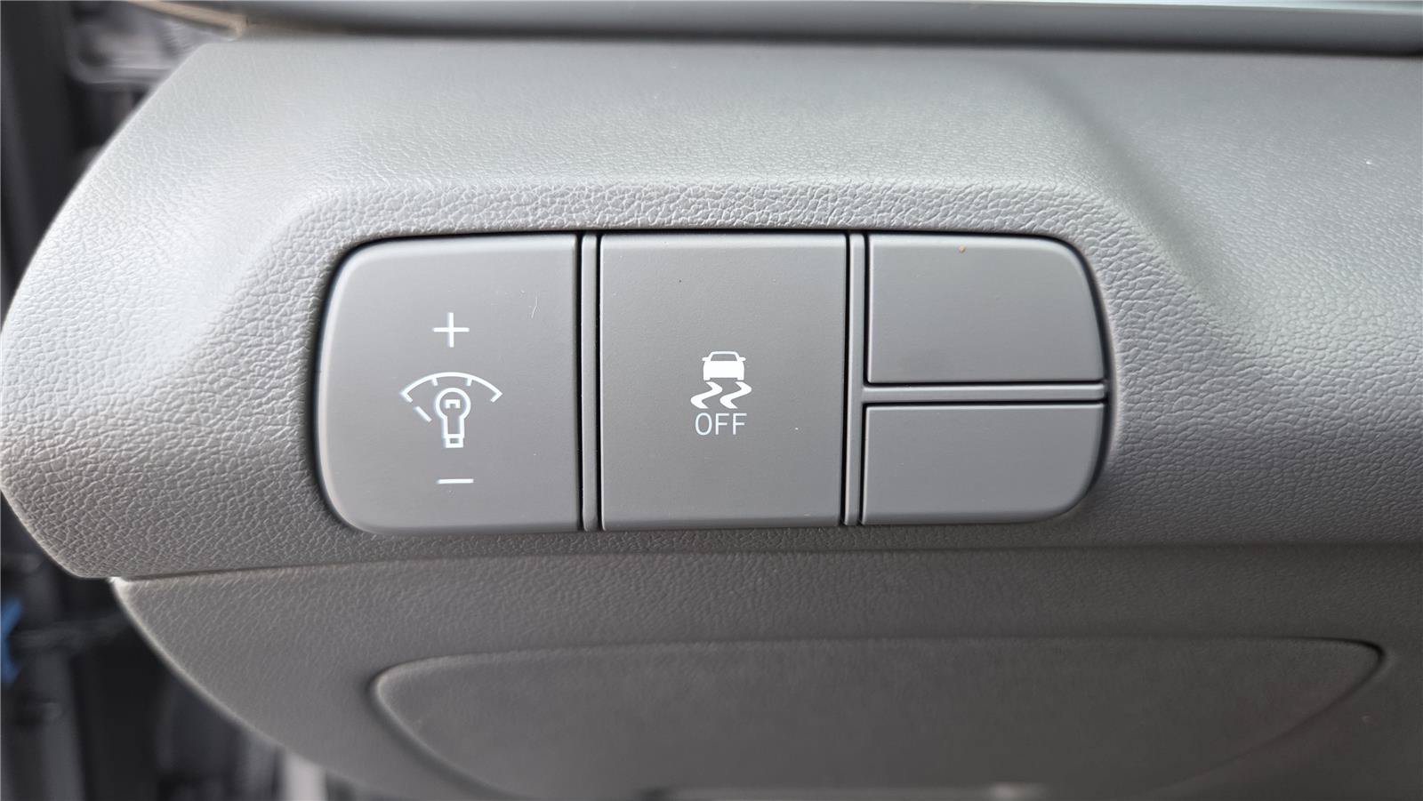 Used 2025 Hyundai Elantra Sport w/ Cargo Package FWD image 16