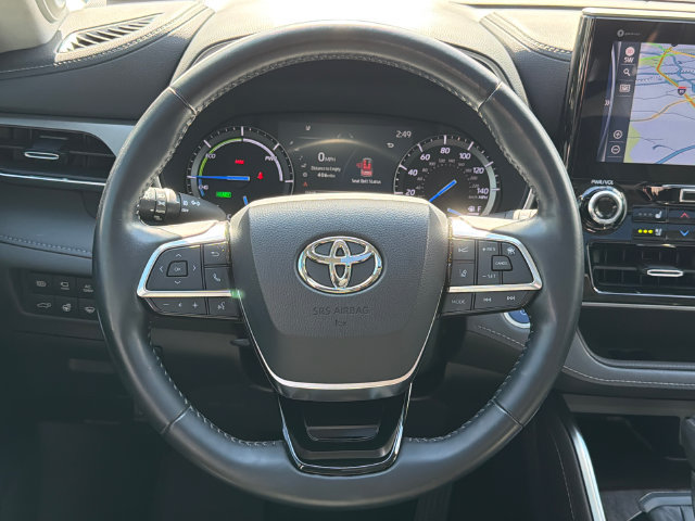 Used 2021 Toyota Highlander Limited FWD image 24