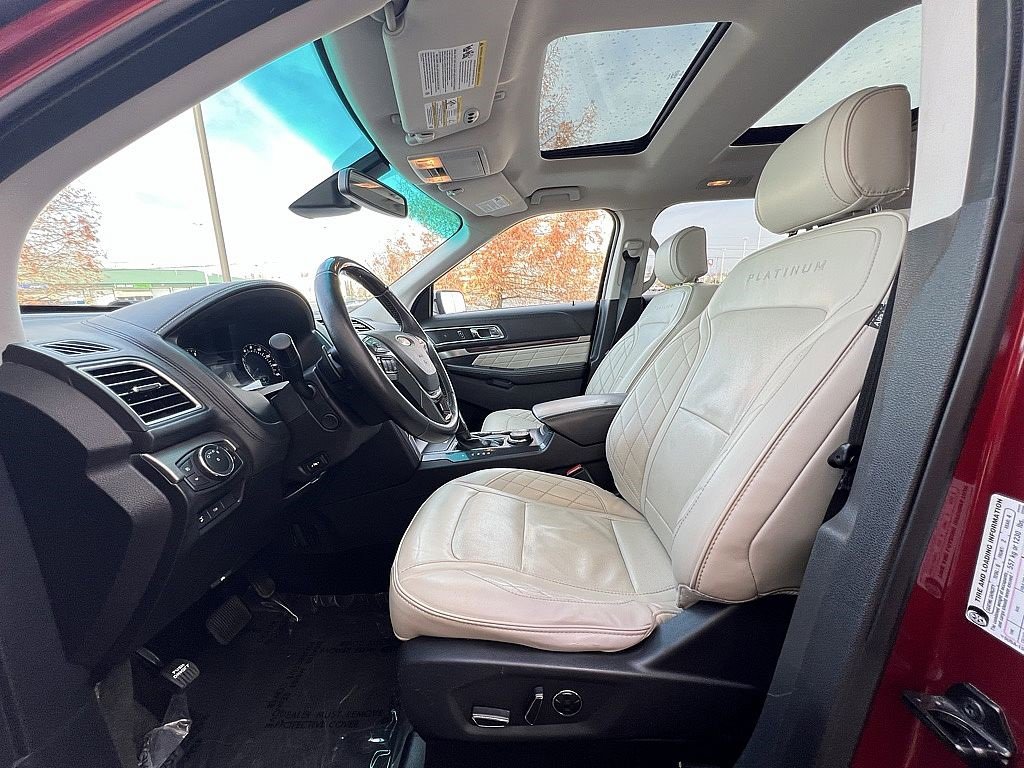 Used 2017 Ford Explorer Platinum image 22
