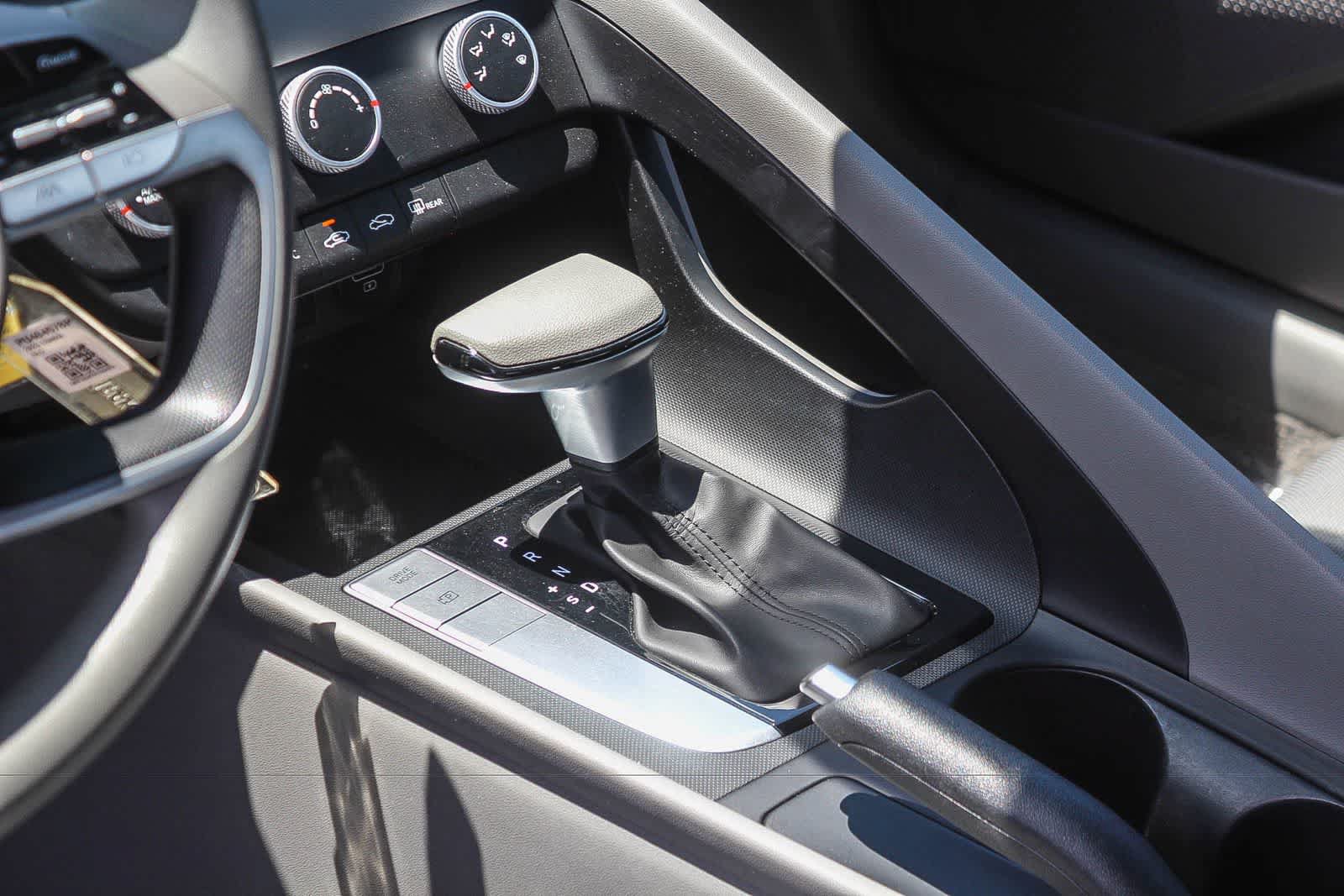 Certified 2023 Hyundai Elantra SE FWD image 24