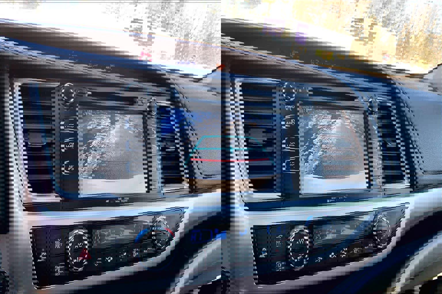 Used 2017 Toyota Highlander XLE image 27