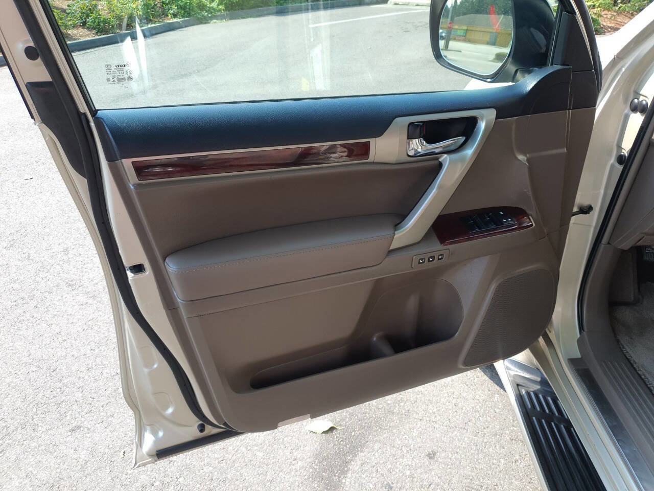 Used 2011 Lexus GX 460 image 46