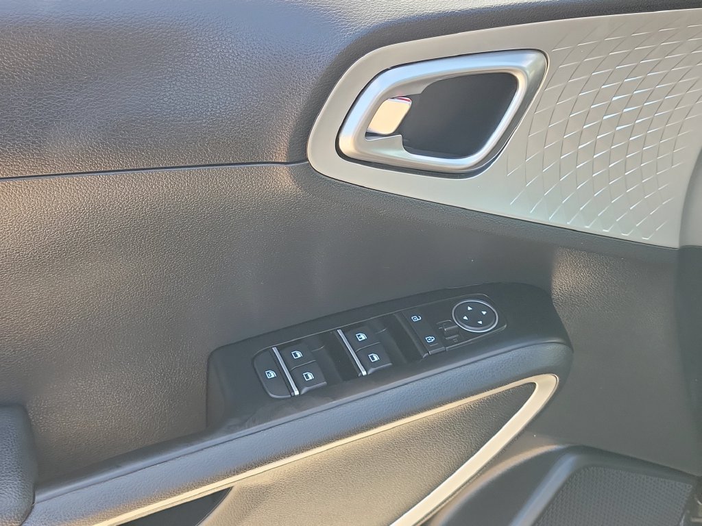 Certified 2025 Kia Soul LX FWD image 20