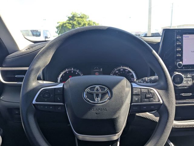 Used 2022 Toyota Highlander L FWD image 20