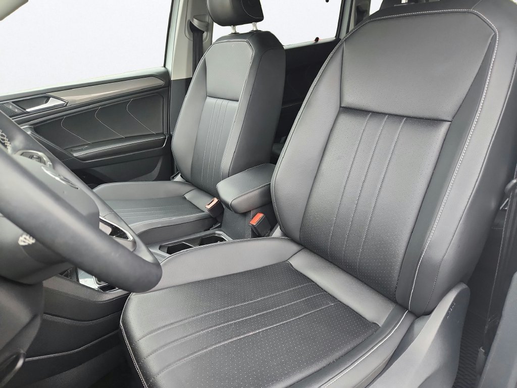 Certified 2023 Volkswagen Tiguan SE FWD image 11