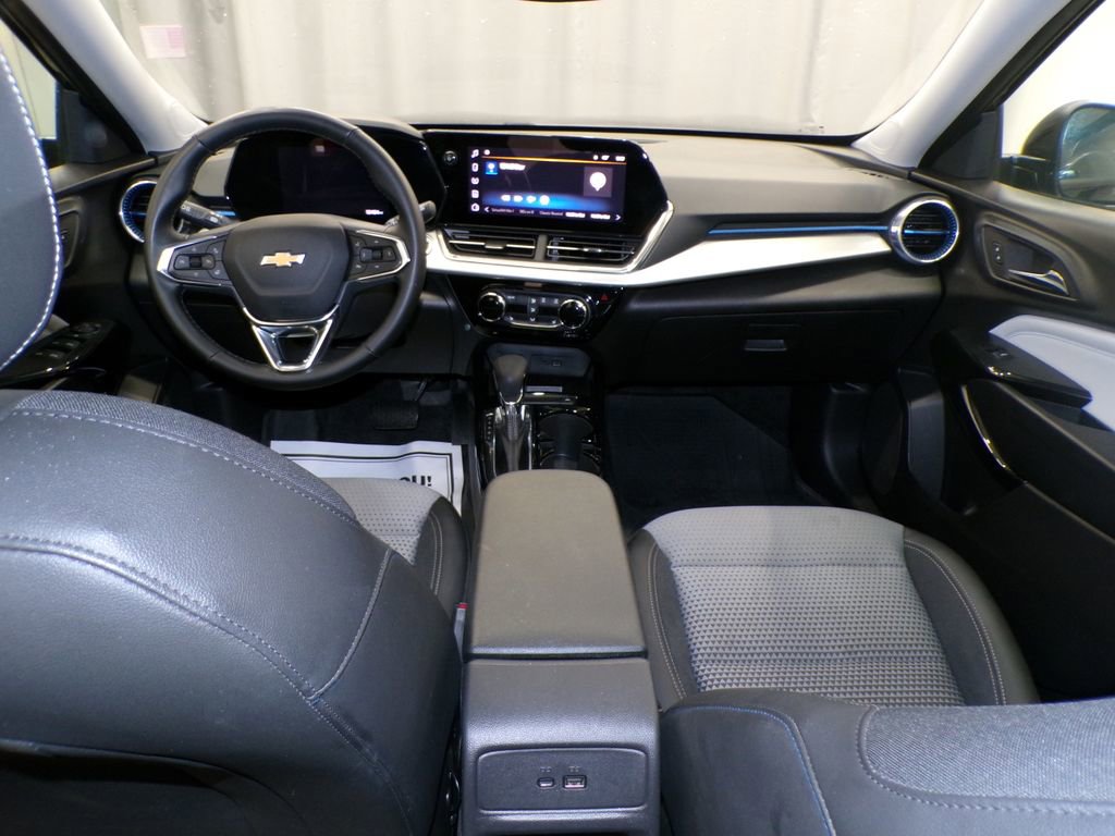 Used 2025 Chevrolet Trax LT w/ Driver Confidence Package FWD image 9