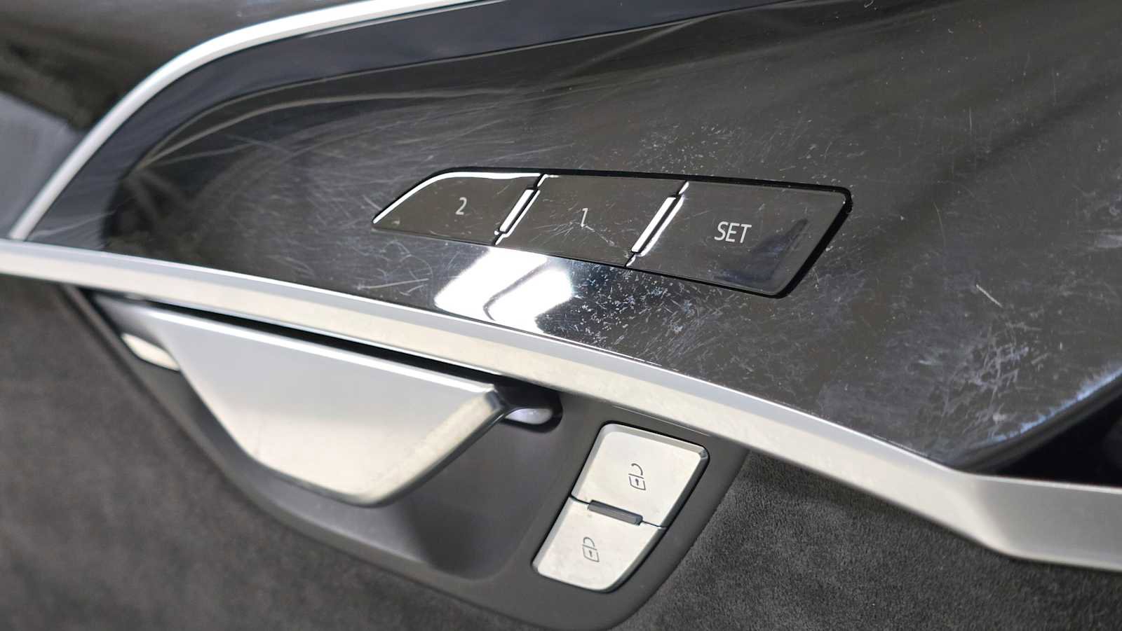 Used 2020 Audi S8 L w/ S8 Executive Package AWD/4WD image 23