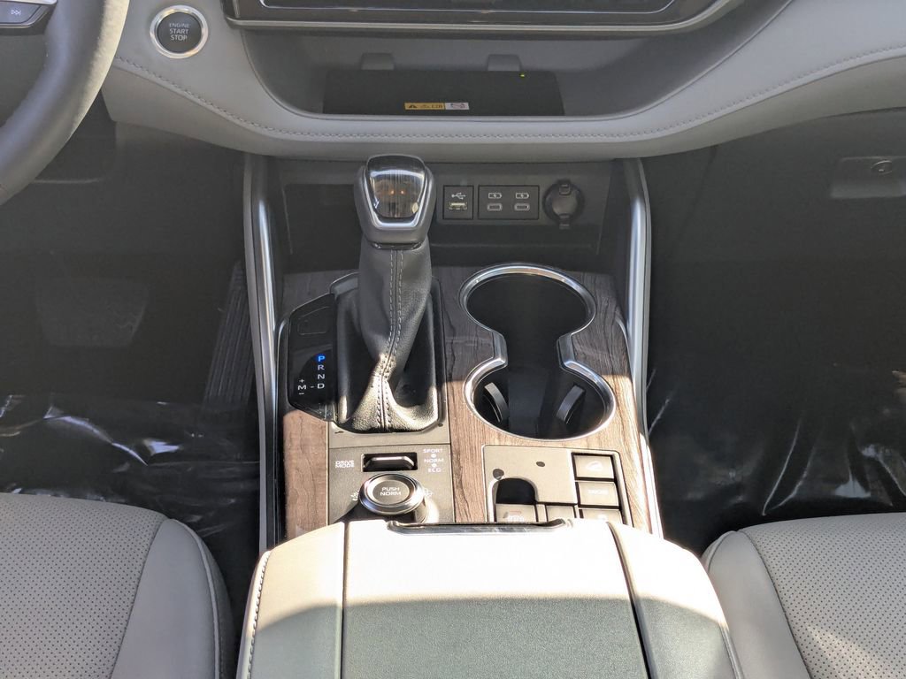 Used 2024 Toyota Highlander Limited image 6