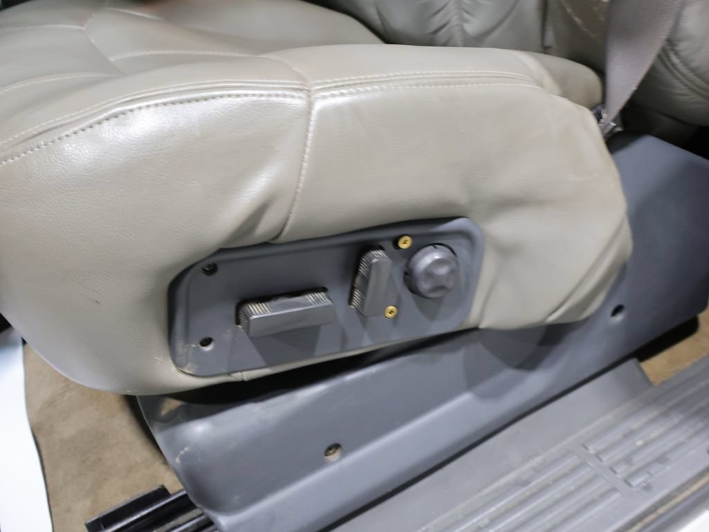Used 2001 Chevrolet Silverado 2500 LS AWD/4WD image 12