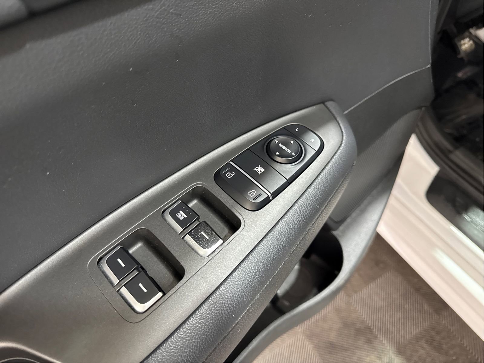 Used 2018 Kia Optima S FWD image 23