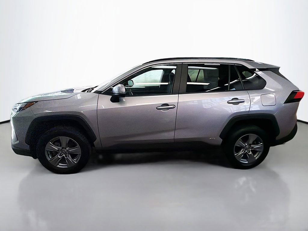 Used 2022 Toyota RAV4 XLE w/ Convenience Package image 4
