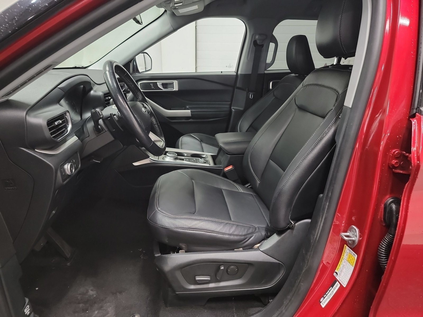 Used 2020 Ford Explorer XLT w/ Equipment Group 202A AWD/4WD image 12