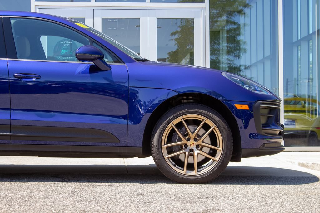 Used 2025 Porsche Macan AWD/4WD image 5