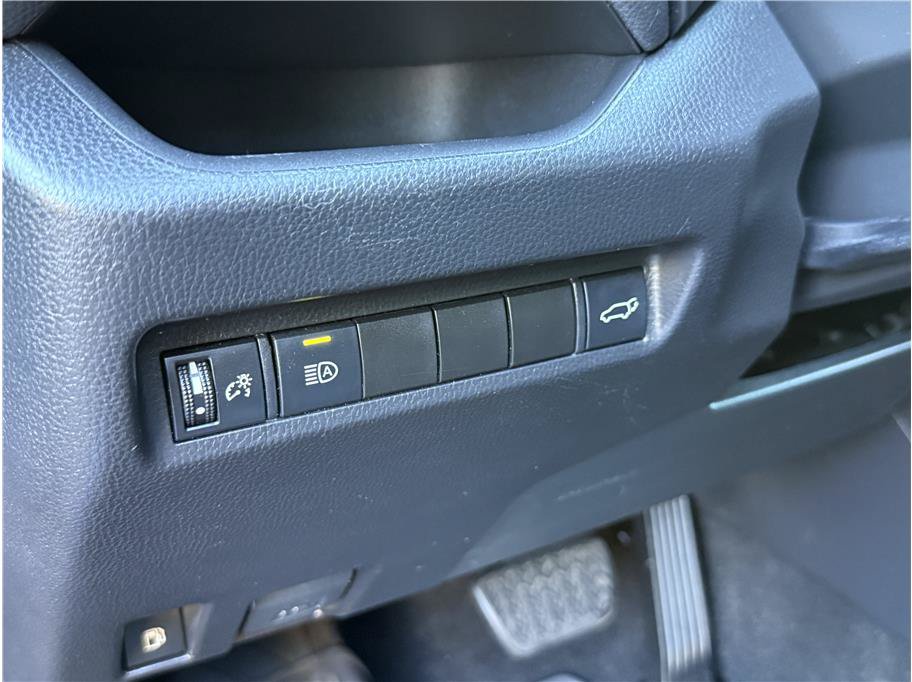 Used 2021 Toyota RAV4 XLE Premium w/ Carpet Mat Package (TMS) AWD/4WD image 19