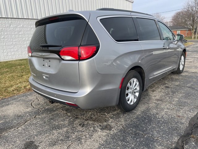 Used 2017 Chrysler Pacifica Touring-L image 13