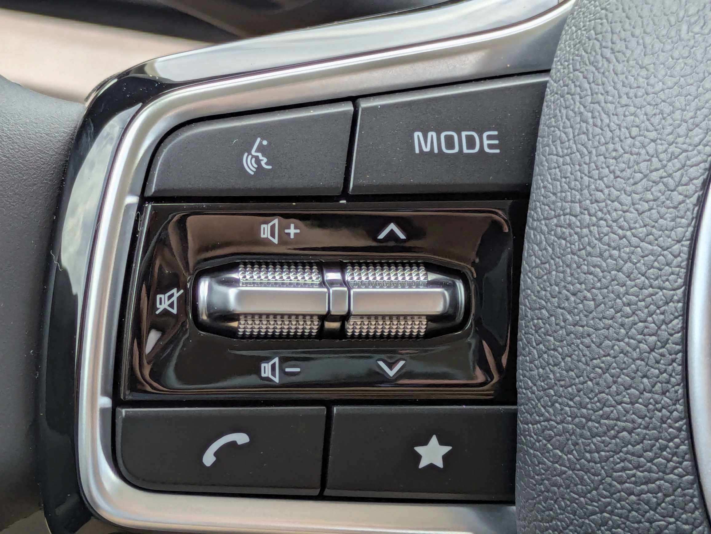 New 2026 Kia Carnival EX FWD image 34