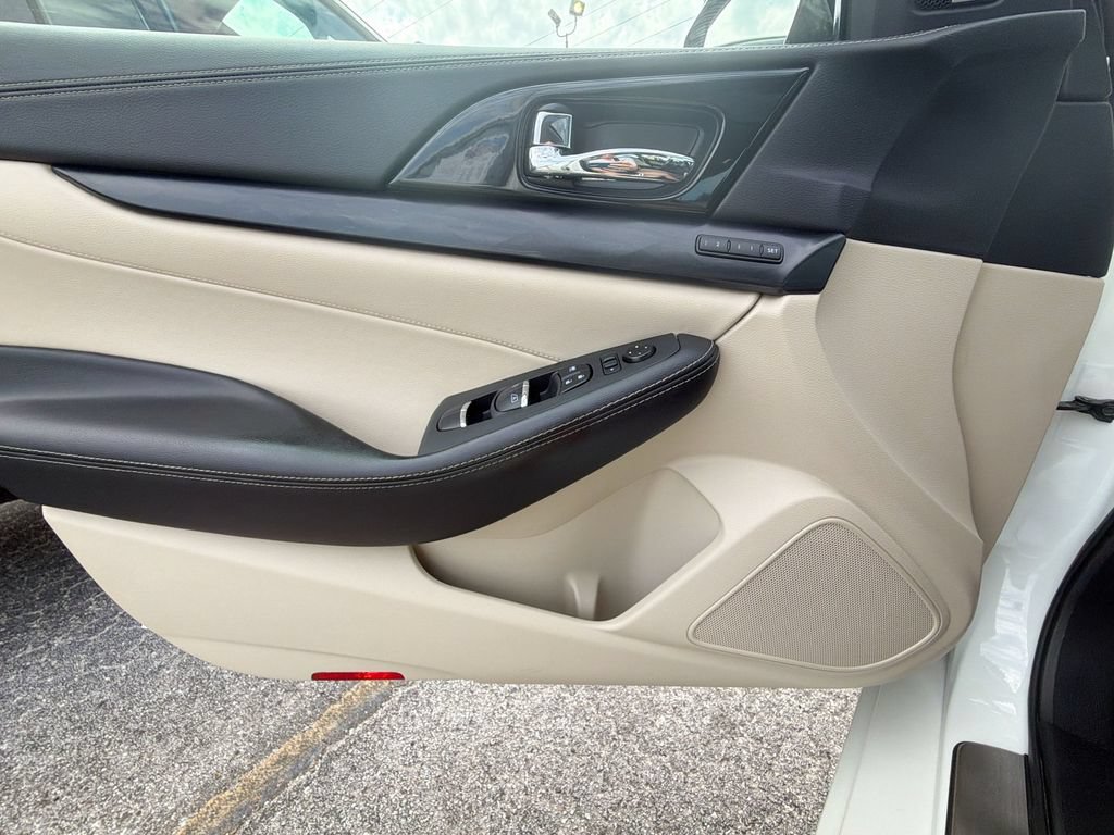 Used 2023 Nissan Maxima Platinum w/ Sport Mat Group FWD image 26