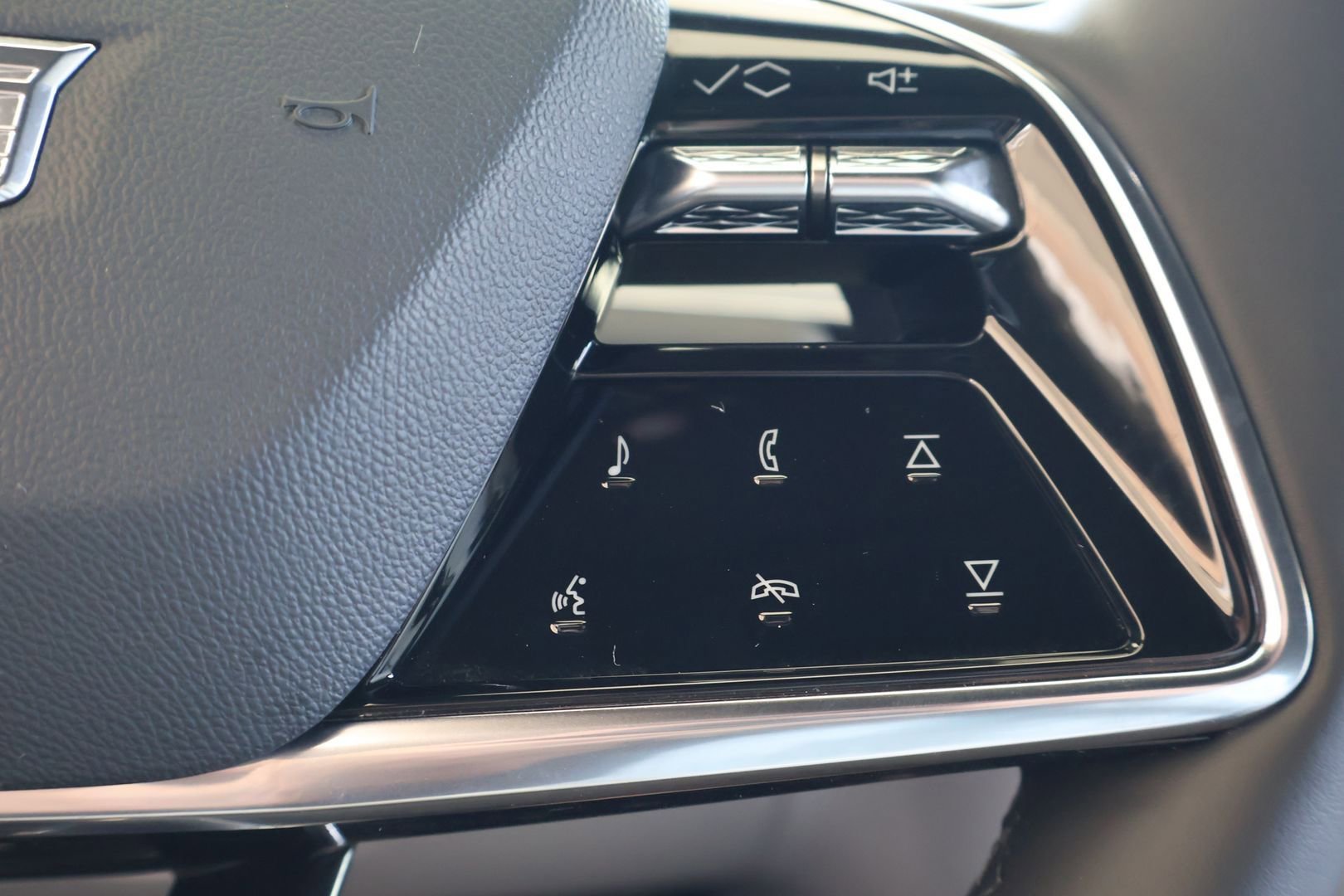 Certified 2023 Cadillac Lyriq 2WD image 23