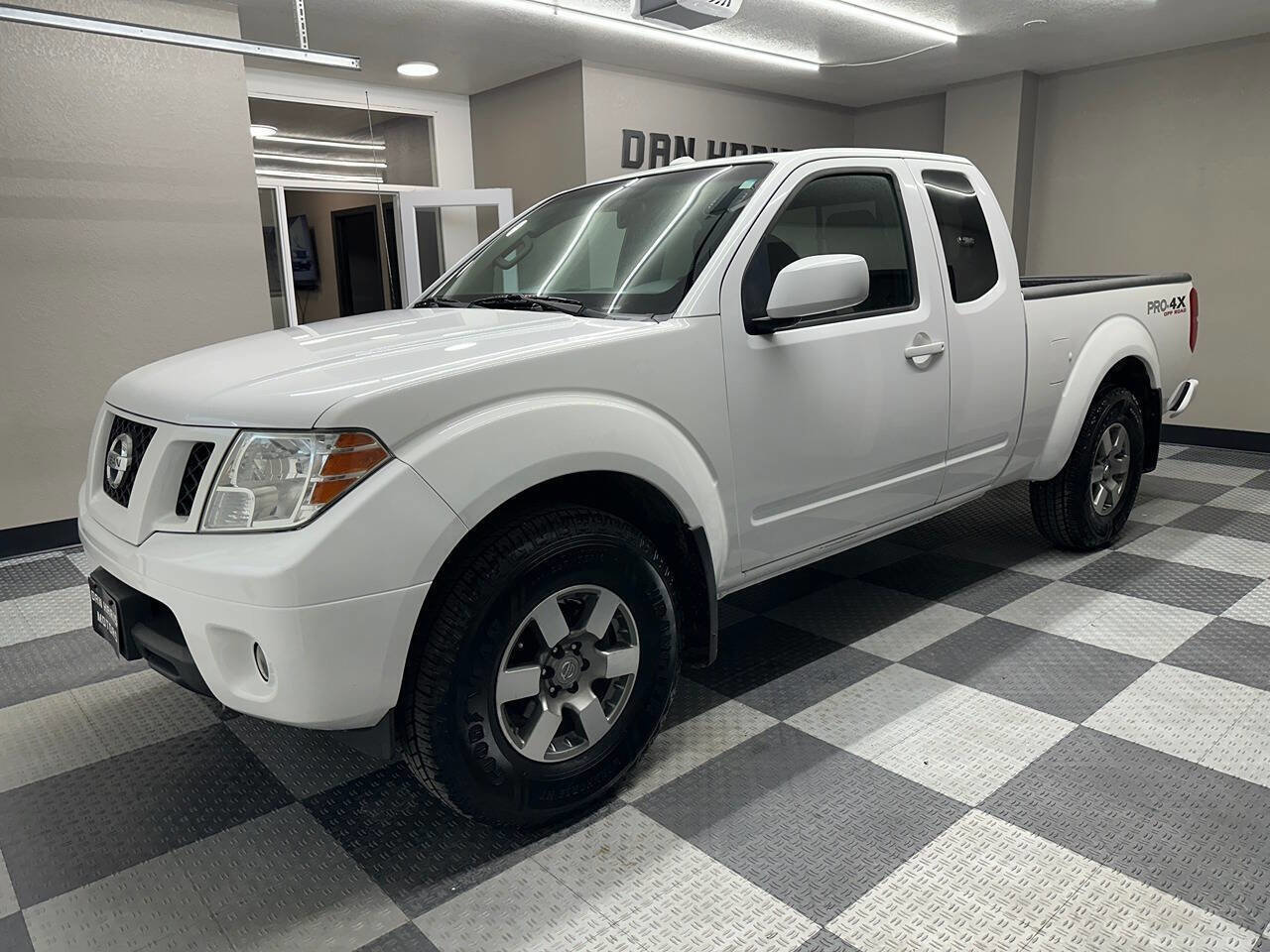 Used 2012 Nissan Frontier PRO-4X image 2