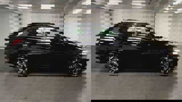 Used 2025 Hyundai Elantra Limited image 9