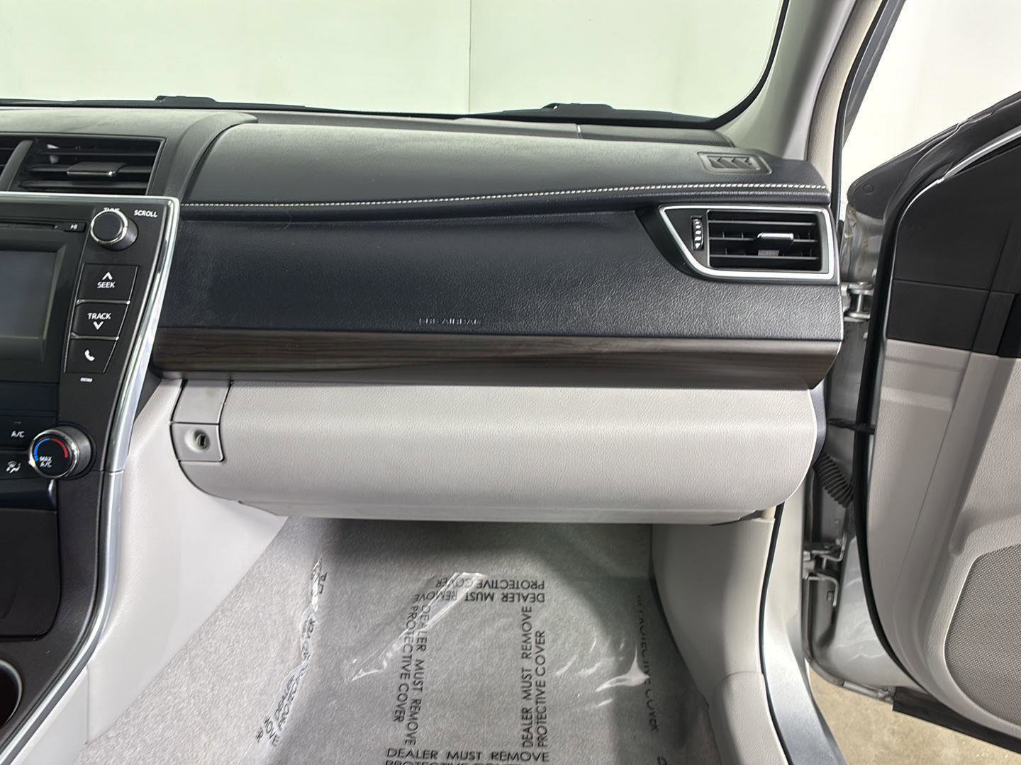 Used 2015 Toyota Camry LE FWD image 25