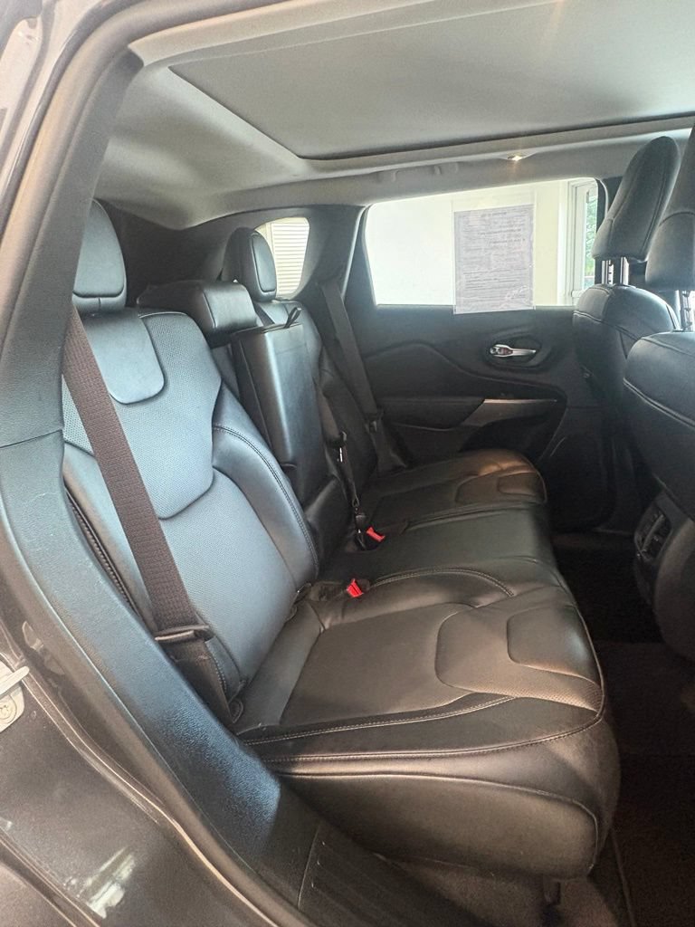 Used 2022 Jeep Cherokee Limited AWD/4WD image 13