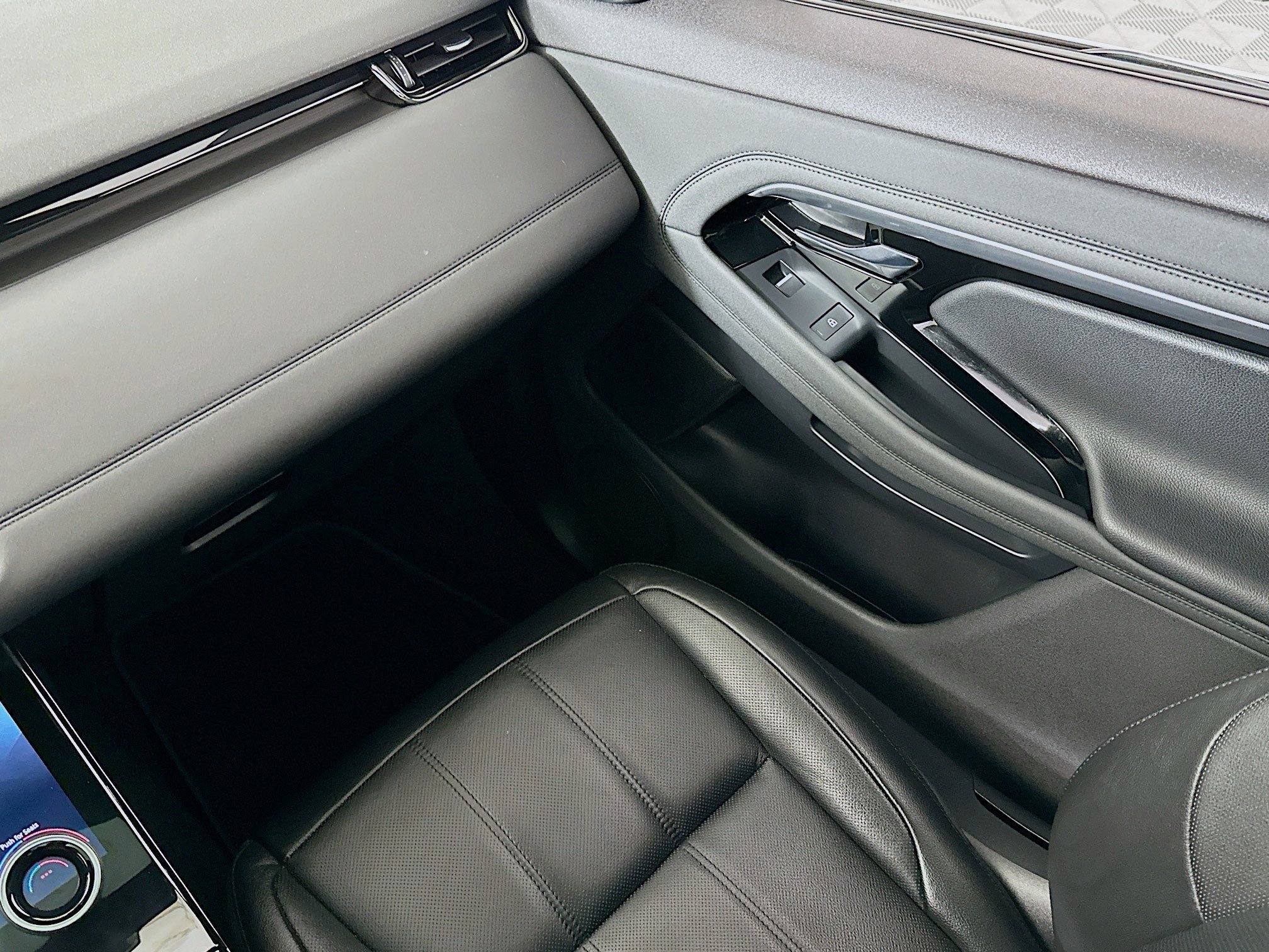 Used 2022 Land Rover Range Rover Evoque R-Dynamic S image 22