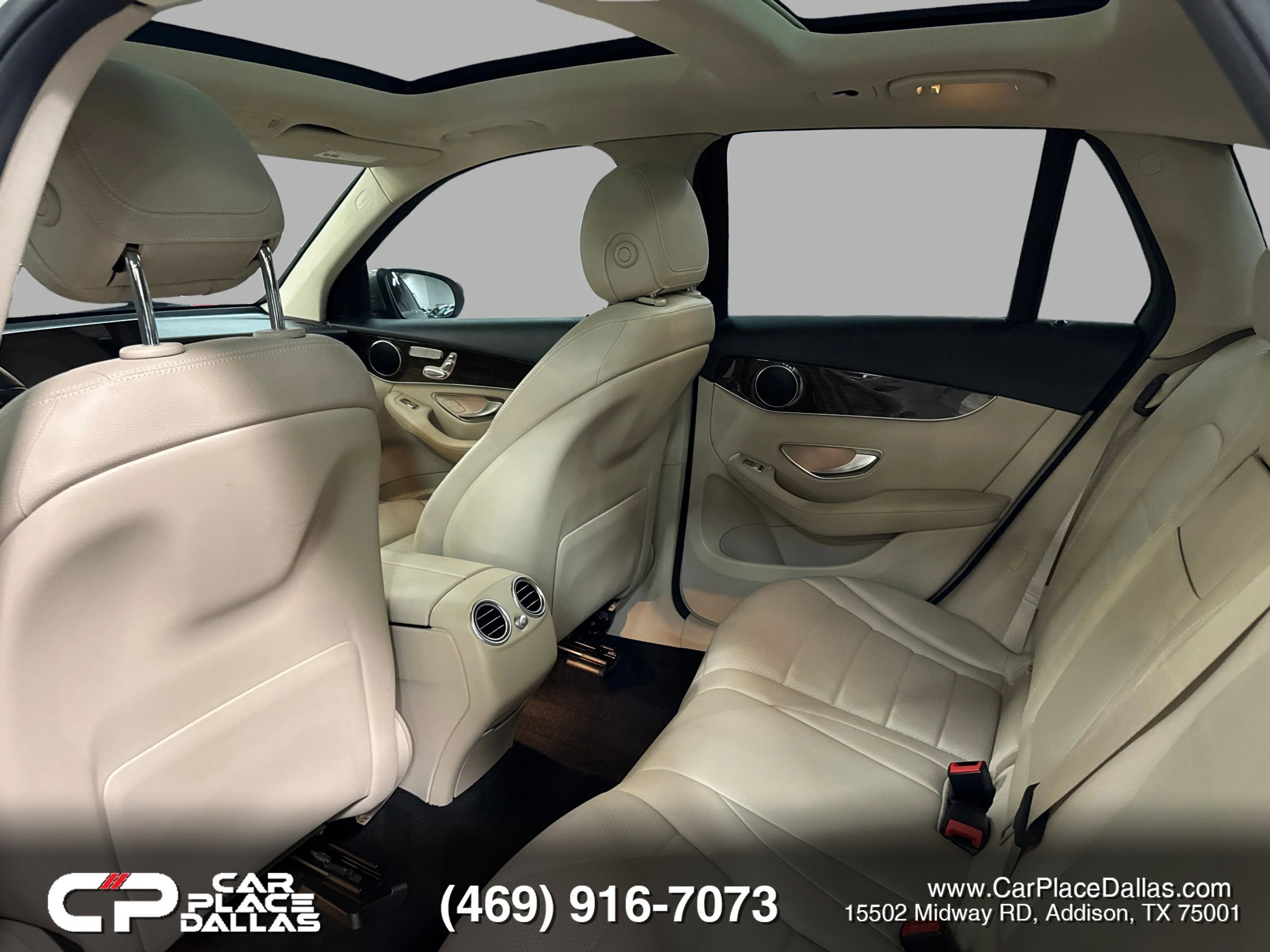 Used 2021 Mercedes-Benz GLC 300 w/ Premium Package image 25