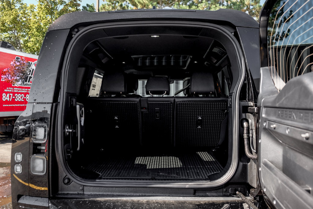 New 2026 Land Rover Defender 110 X-Dynamic SE AWD/4WD image 9