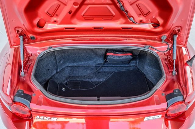 Used 2016 MAZDA MX-5 Miata Club RWD image 17