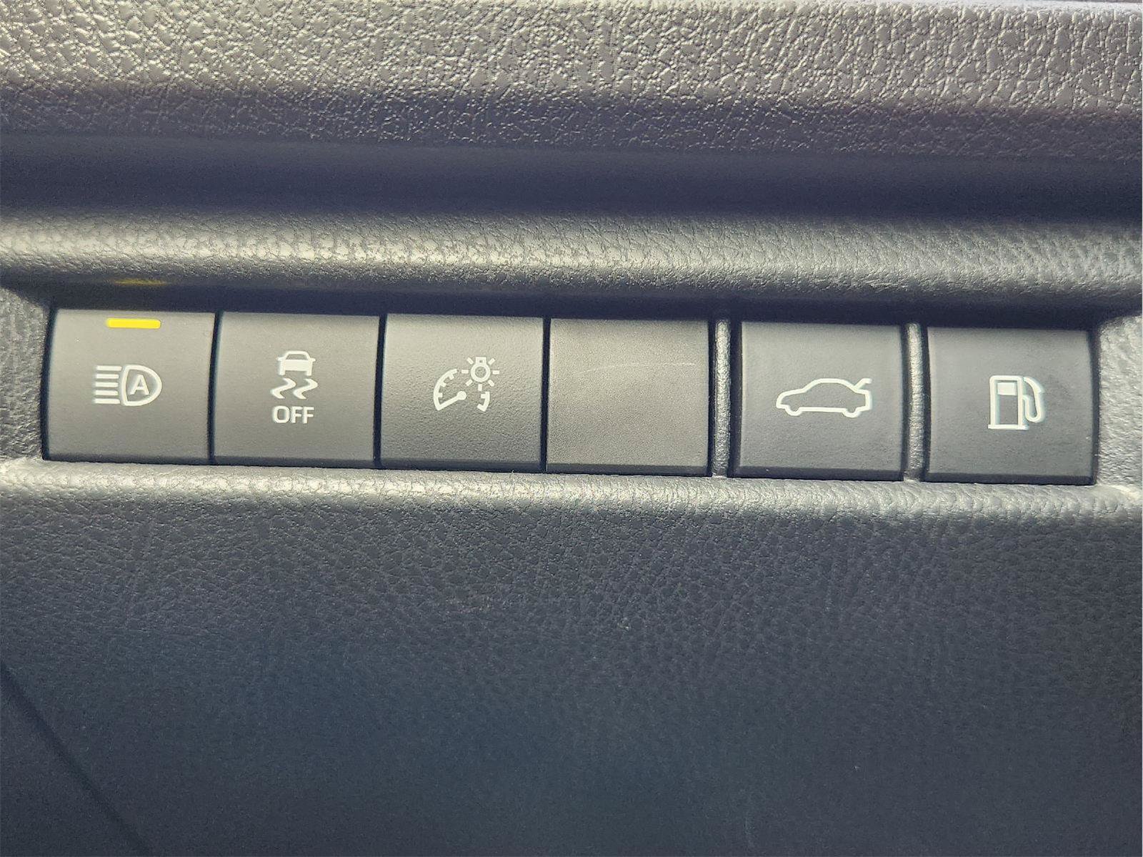 Used 2025 Toyota Camry SE w/ Convenience Package FWD image 22