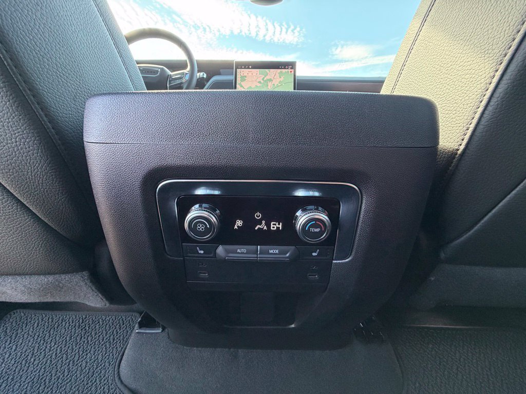 Used 2026 GMC Yukon Denali w/ Sun & Power Step Package AWD/4WD image 9
