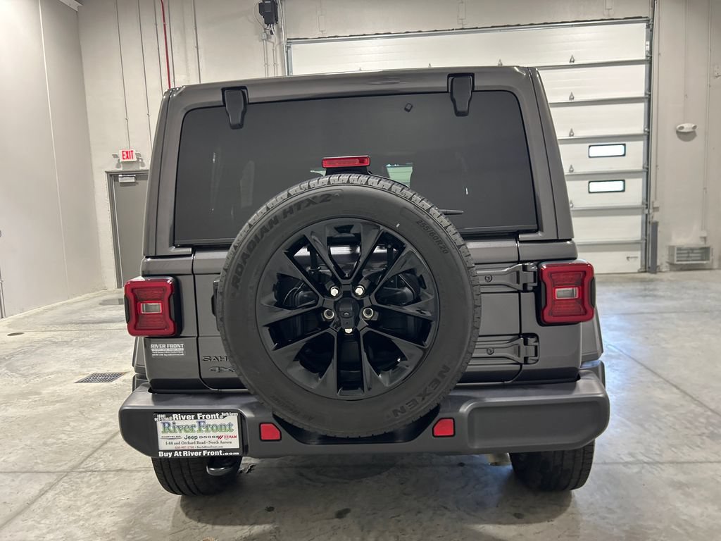 Used 2025 Jeep Wrangler Unlimited Sahara AWD/4WD image 7