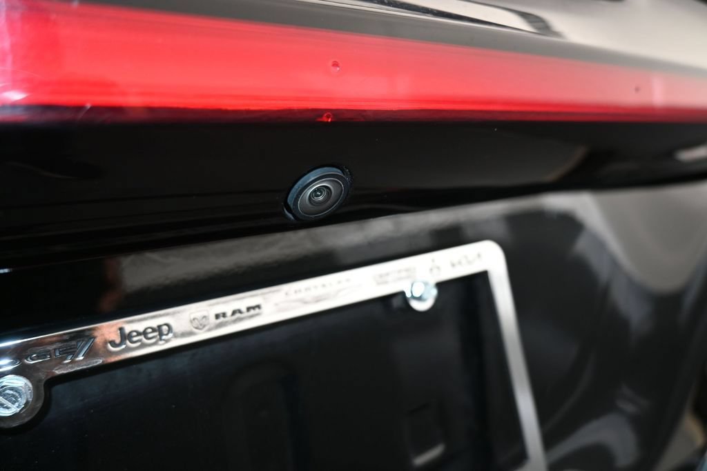 Used 2023 Chrysler Pacifica Touring-L FWD image 42